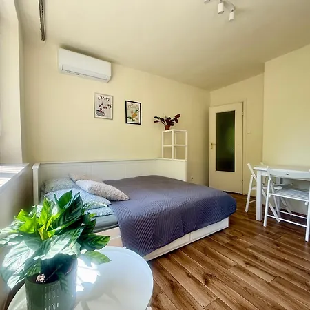 アパート Cozy Niepodleglosci Avenue ワルシャワ
