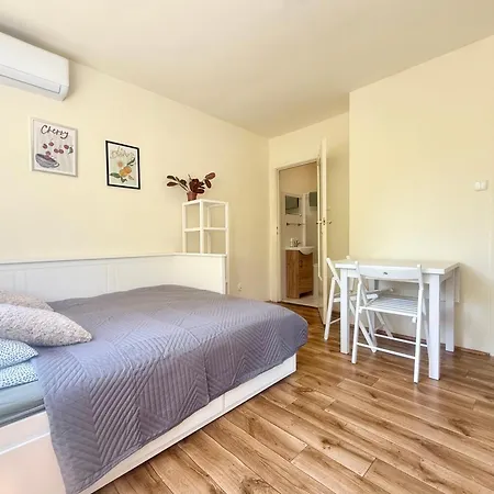 Cozy Niepodleglosci Avenue ワルシャワ